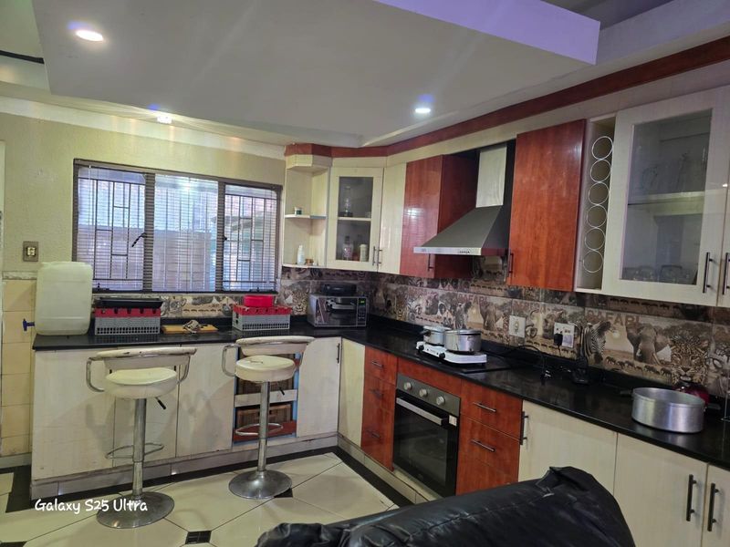 House For Sale in Witbank Ext 10, Witbank - Photo 6