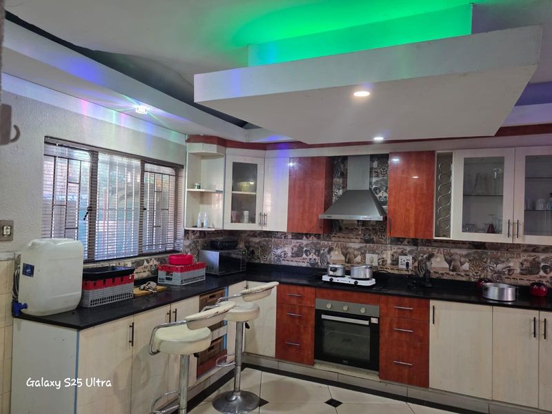 House For Sale in Witbank Ext 10, Witbank - Photo 7