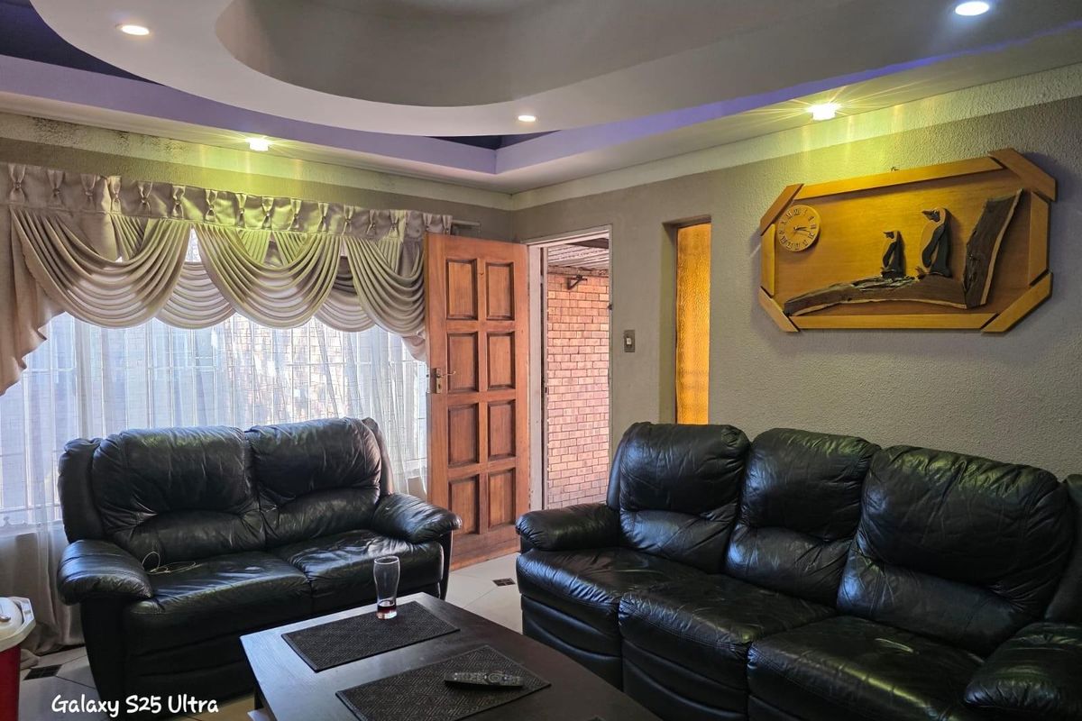 House For Sale in Witbank Ext 10, Witbank - Photo 4