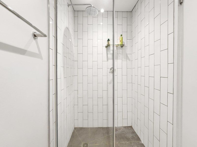 Apartment For Sale in Woodstock, Cape Town - Photo 9