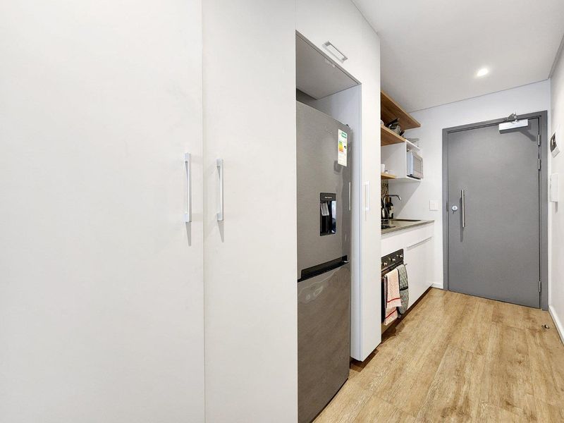 Apartment For Sale in Woodstock, Cape Town - Photo 3