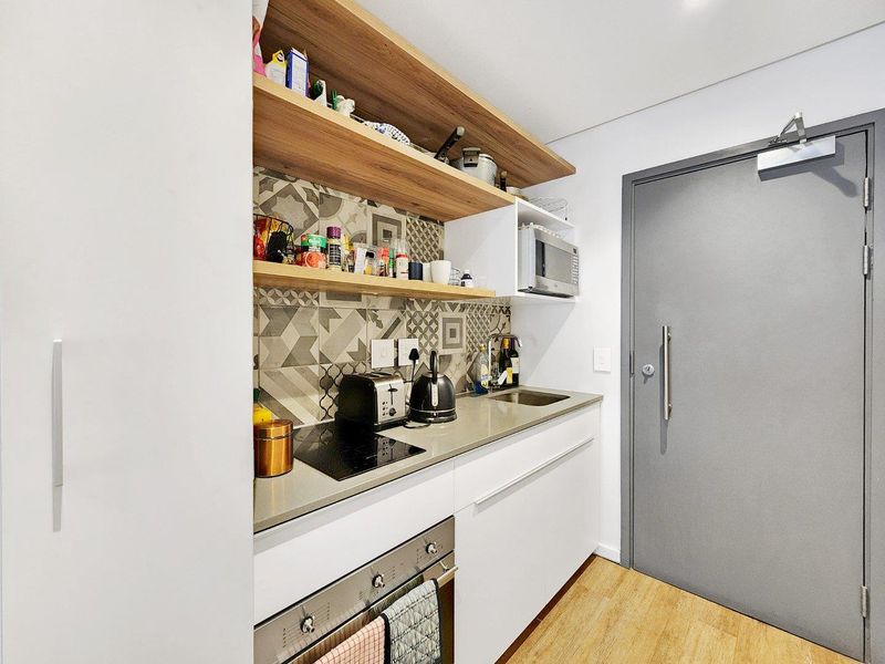 Apartment For Sale in Woodstock, Cape Town - Photo 4