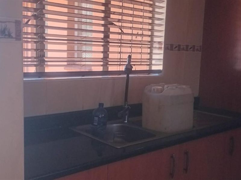 House For Sale in Ncandu Park Newcastle KwaZulu Natal - Photo 9