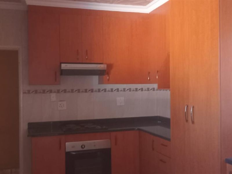 House For Sale in Ncandu Park Newcastle KwaZulu Natal - Photo 8