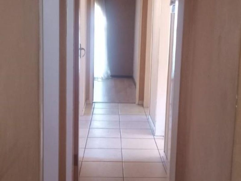 House For Sale in Ncandu Park Newcastle KwaZulu Natal - Photo 6