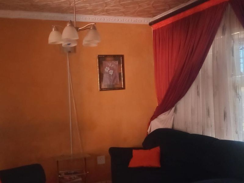 House For Sale in Ncandu Park Newcastle KwaZulu Natal - Photo 4