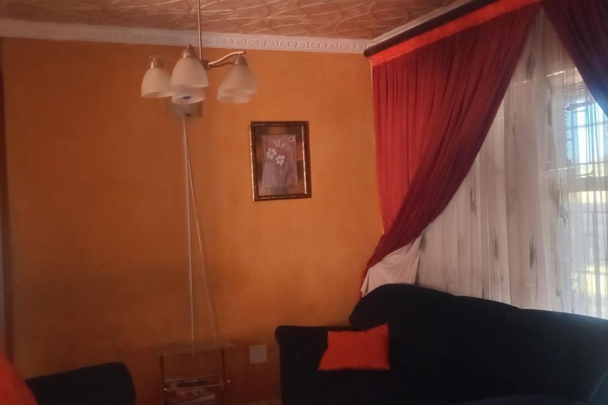 House For Sale in Ncandu Park Newcastle KwaZulu Natal - Photo 4