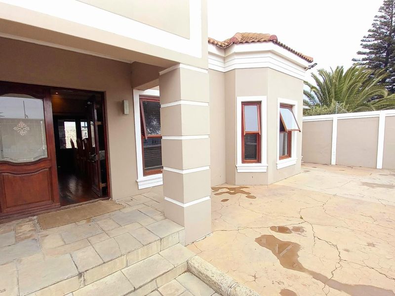 Beautiful house + 3bed fatlet on 739m2 property For Sale in Maitland, Cape Town - Photo 4