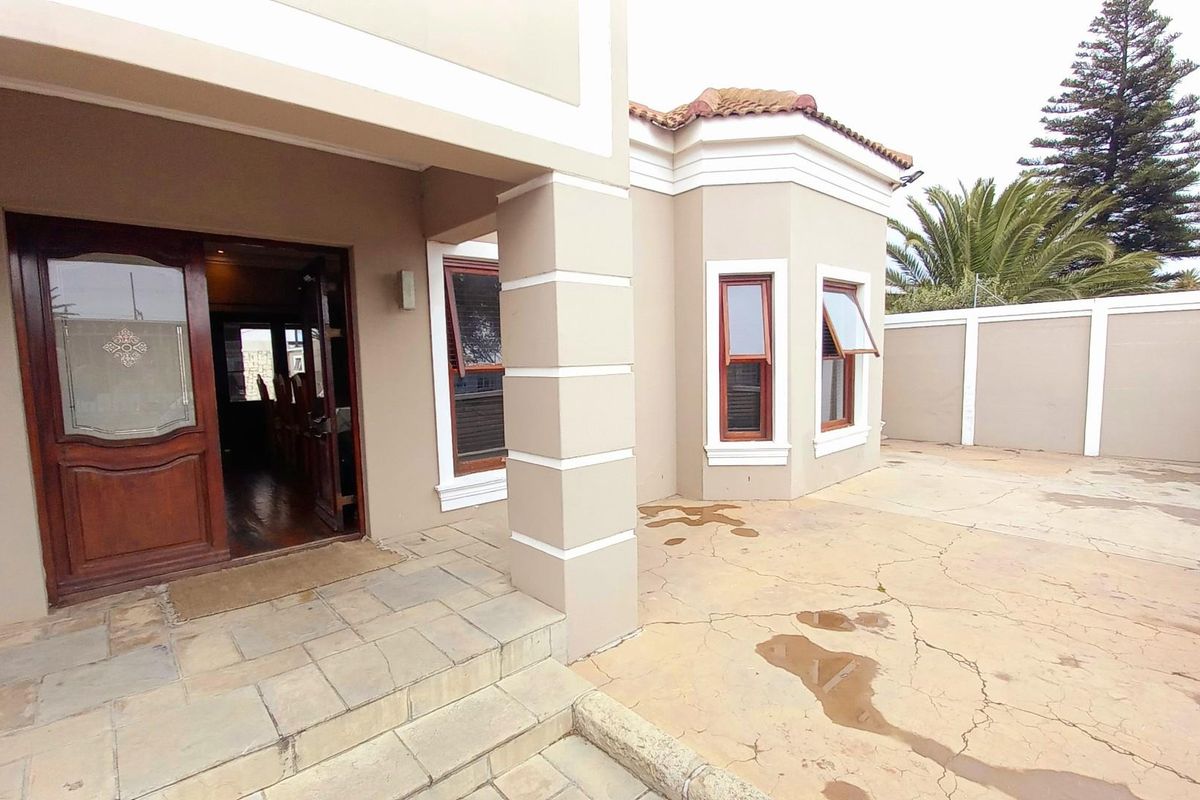 Beautiful house + 3bed fatlet on 739m2 property For Sale in Maitland, Cape Town - Photo 4