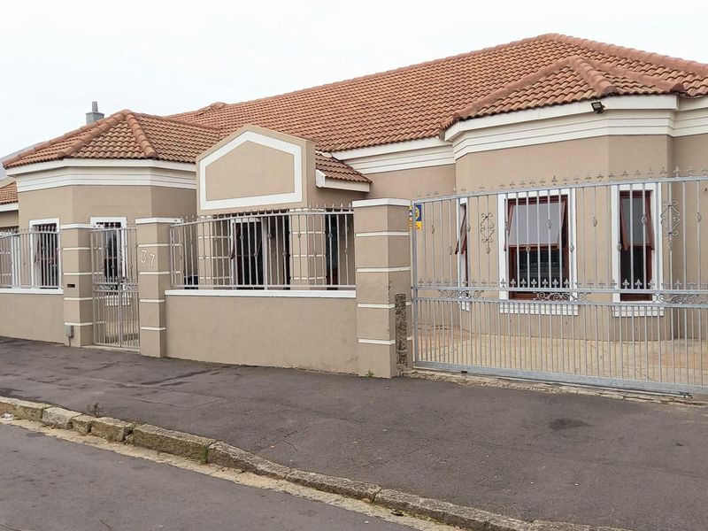 Beautiful house + 3bed fatlet on 739m2 property For Sale in Maitland, Cape Town - Photo 3