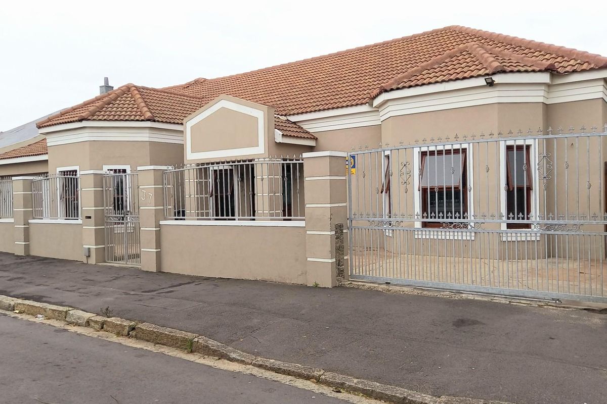 Beautiful house + 3bed fatlet on 739m2 property For Sale in Maitland, Cape Town - Photo 3