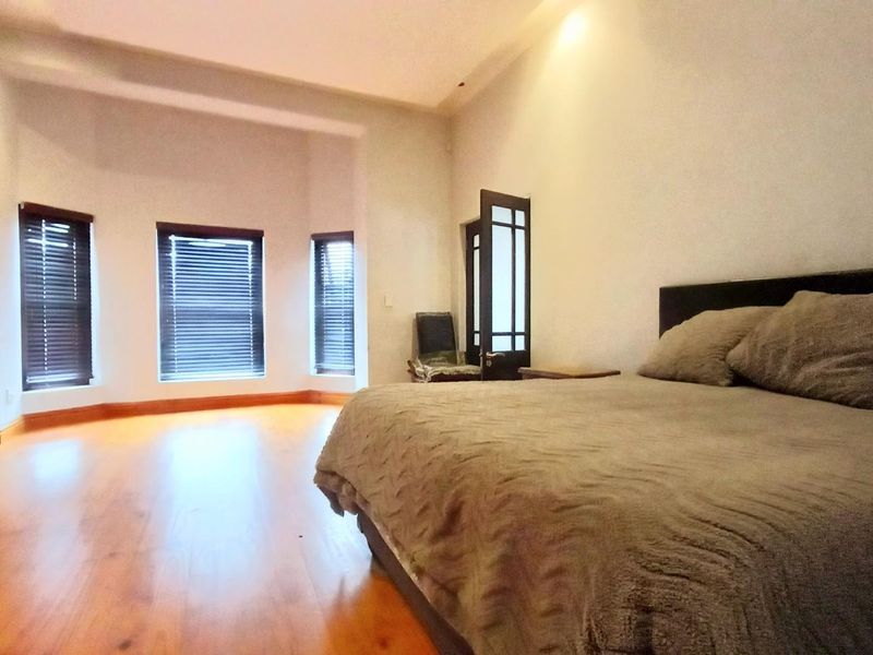 Beautiful house + 3bed fatlet on 739m2 property For Sale in Maitland, Cape Town - Photo 8