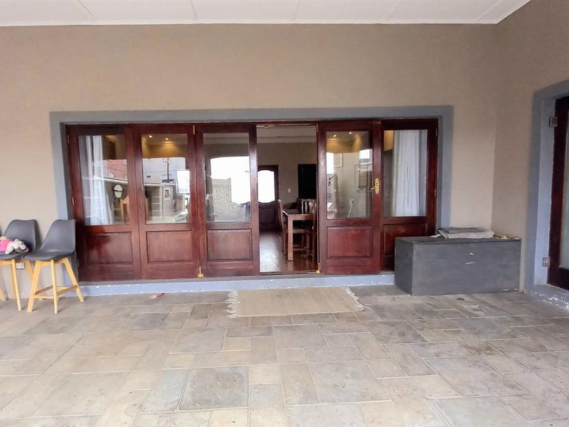 Beautiful house + 3bed fatlet on 739m2 property For Sale in Maitland, Cape Town - Photo 6