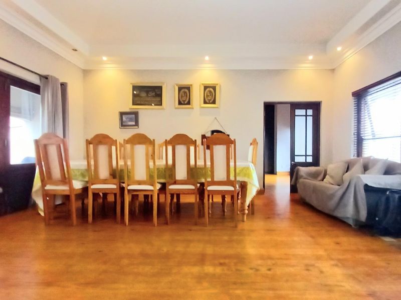 Beautiful house + 3bed fatlet on 739m2 property For Sale in Maitland, Cape Town - Photo 5