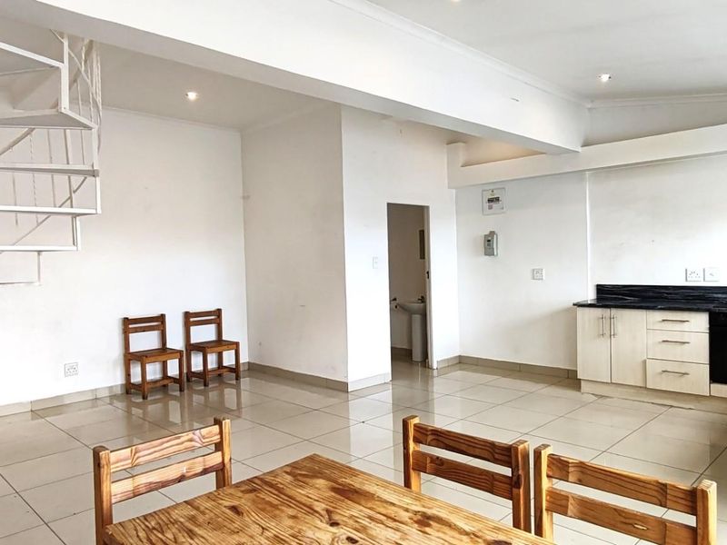 Spectacular and Incredibly Spacious 1-Bedroom Duplex Apartment in Bergvliet Vistas - Photo 2