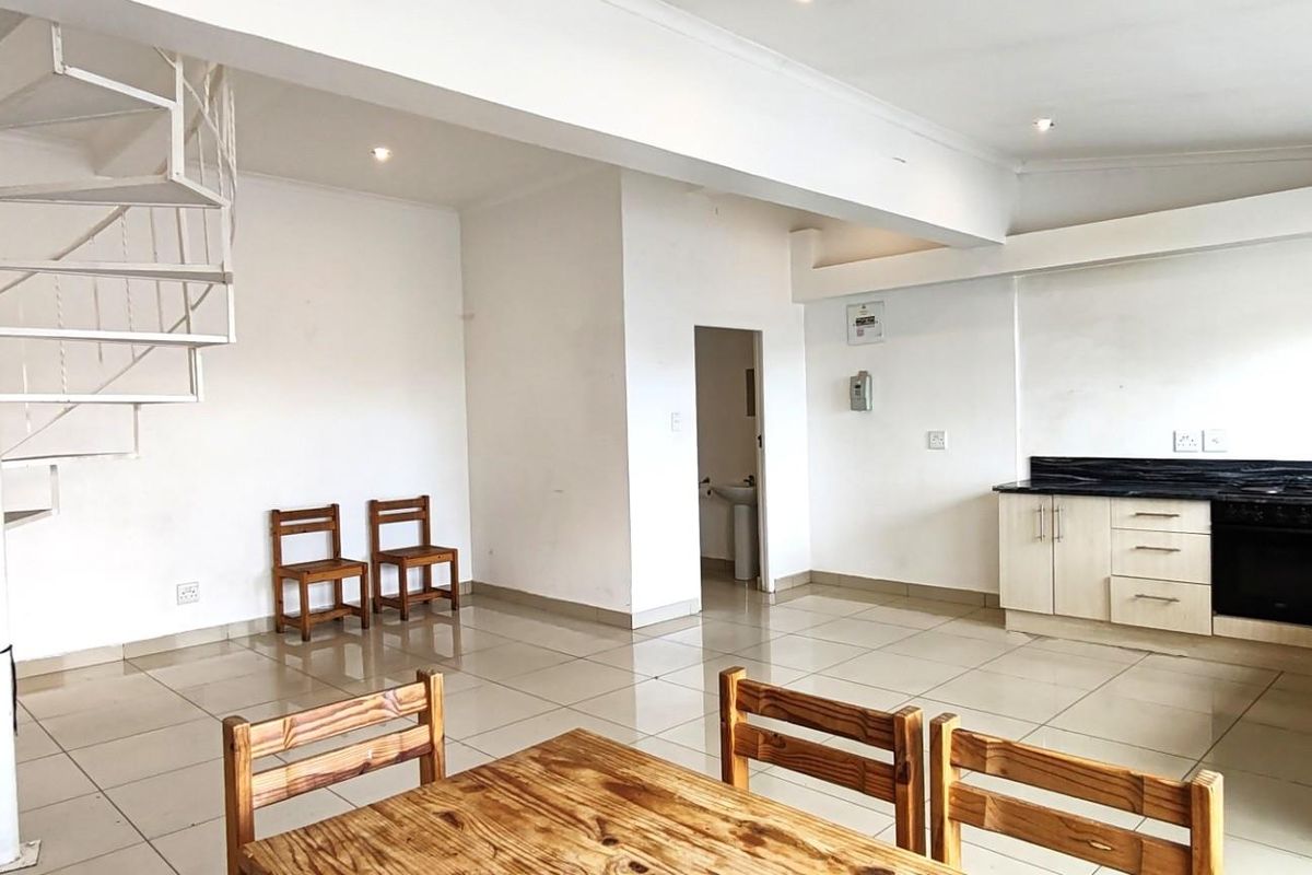 Spectacular and Incredibly Spacious 1-Bedroom Duplex Apartment in Bergvliet Vistas - Photo 2