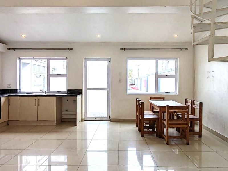 Spectacular and Incredibly Spacious 1-Bedroom Duplex Apartment in Bergvliet Vistas - Photo 1