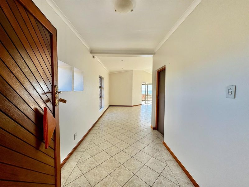 House For Sale in Santos Bay, Mossel Bay - Photo 8