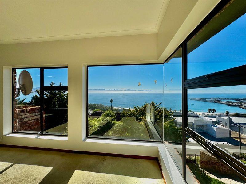 House For Sale in Santos Bay, Mossel Bay - Photo 2