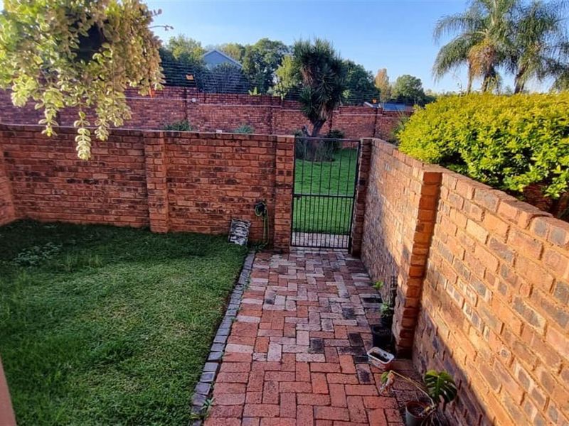 Easy Living in Sought-After Serene Place, Townhouse For Sale in Garsfontein, Pretoria - Photo 10