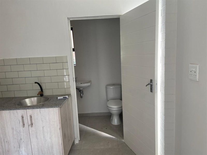 Cottage To Rent in Athlone Park, Amanzimtoti, KwaZulu Natal - Photo 7