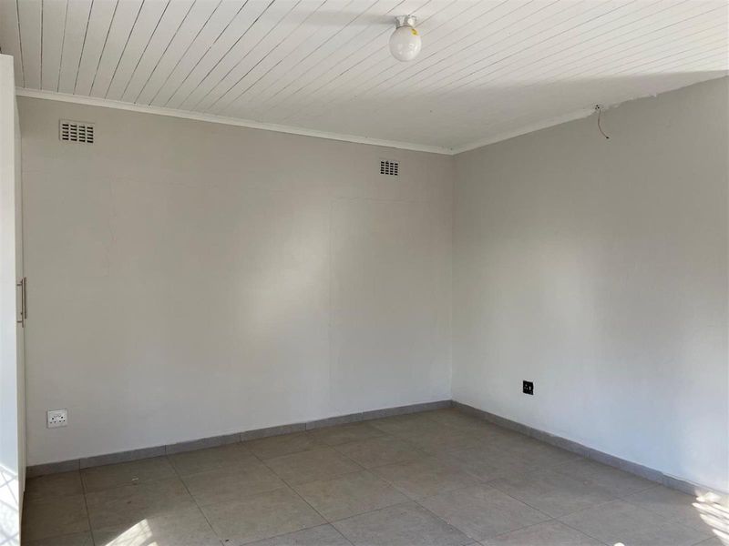 Cottage To Rent in Athlone Park, Amanzimtoti, KwaZulu Natal - Photo 4