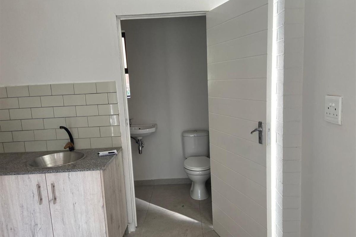 Cottage To Rent in Athlone Park, Amanzimtoti, KwaZulu Natal - Photo 3