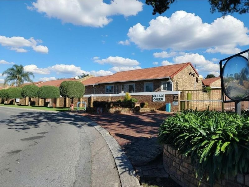 Spacious 3-Bedroom Facebrick Simplex with Private Garden and Double Garage in Quaint Secure Complex - Photo 10
