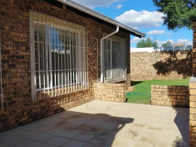 Spacious 3-Bedroom Facebrick Simplex with Private Garden and Double Garage in Quaint Secure Complex - Photo 5