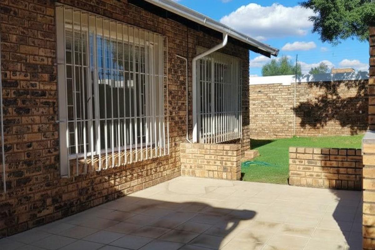 Spacious 3-Bedroom Facebrick Simplex with Private Garden and Double Garage in Quaint Secure Complex - Photo 5