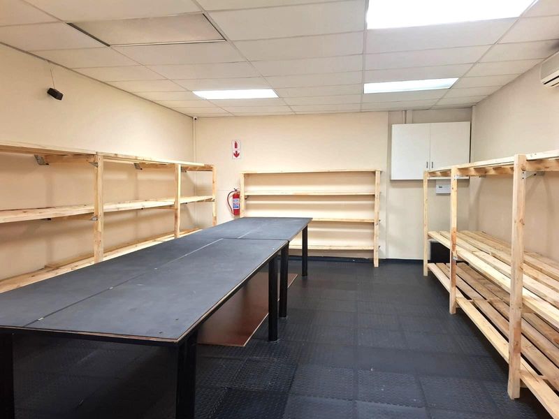 Commercial Office Space To Let - Photo 10