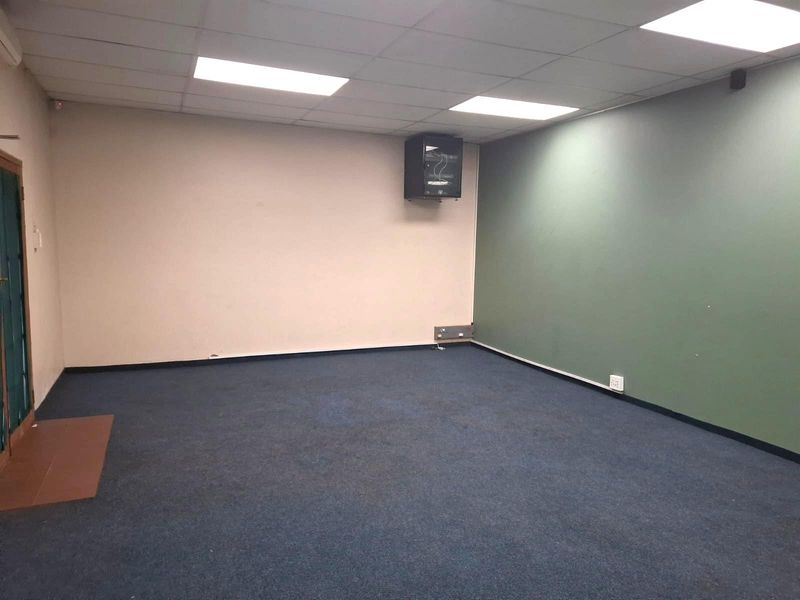 Commercial Office Space To Let - Photo 3