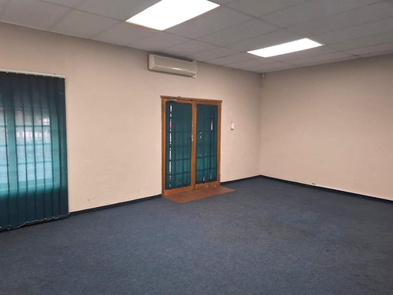Commercial Office Space To Let - Photo 5