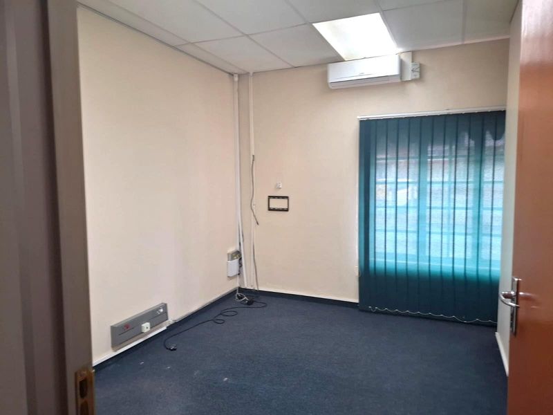 Commercial Office Space To Let - Photo 4