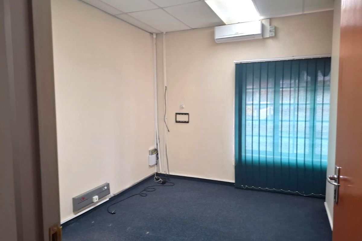 Commercial Office Space To Let - Photo 4