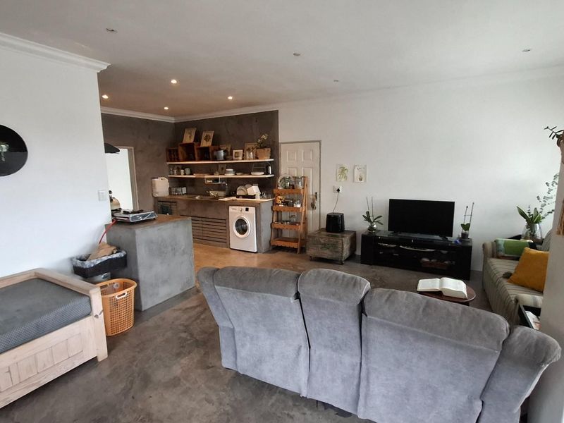 SHELLY BEACH STUNNING PROPERTY IN A SAFE ESTATE - Photo 2