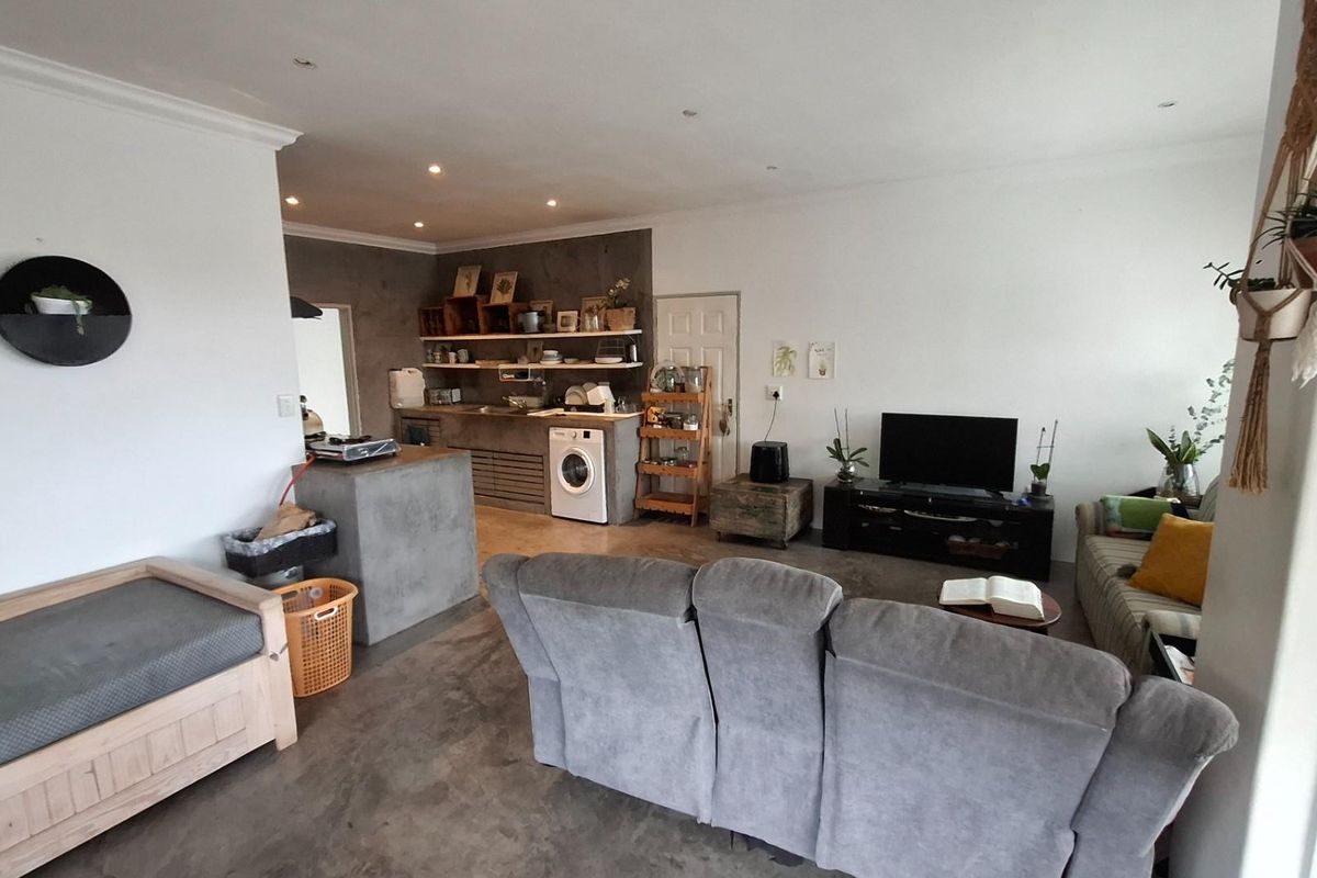 SHELLY BEACH STUNNING PROPERTY IN A SAFE ESTATE - Photo 2