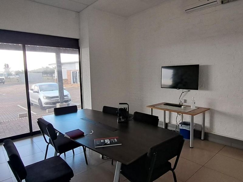 Commercial Office To Let - Photo 8