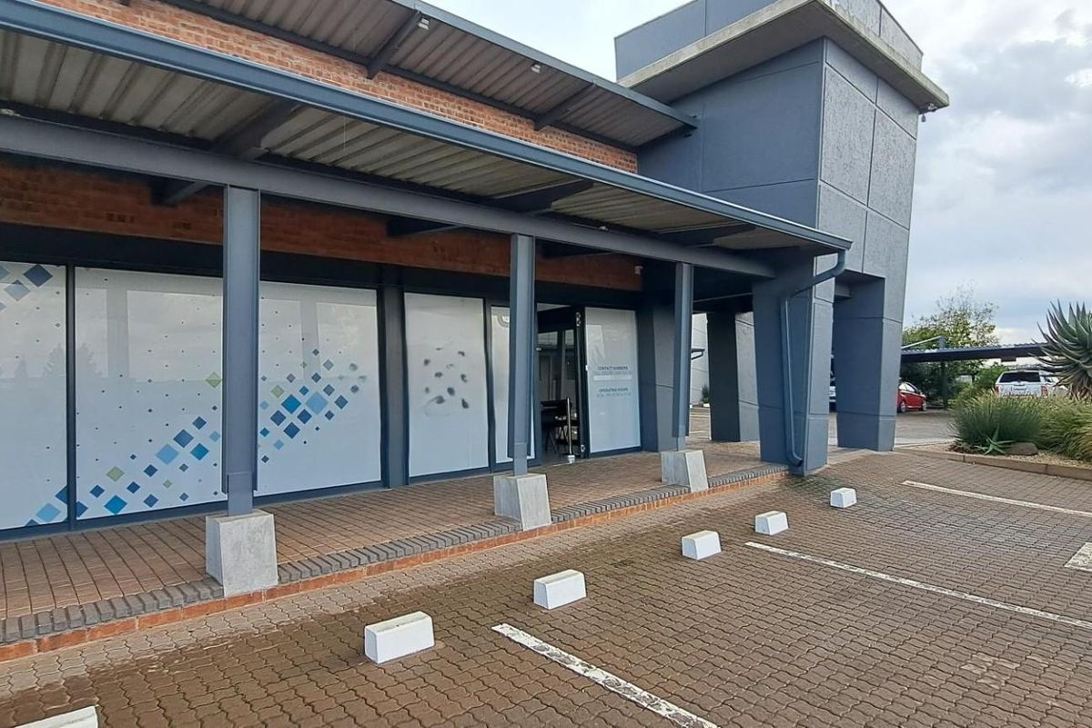 Commercial Office To Let - Photo 2