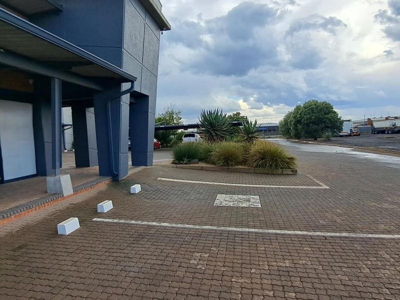 Commercial Office To Let - Photo 3