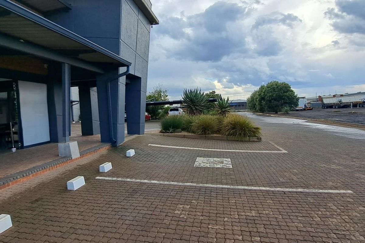 Commercial Office To Let - Photo 3