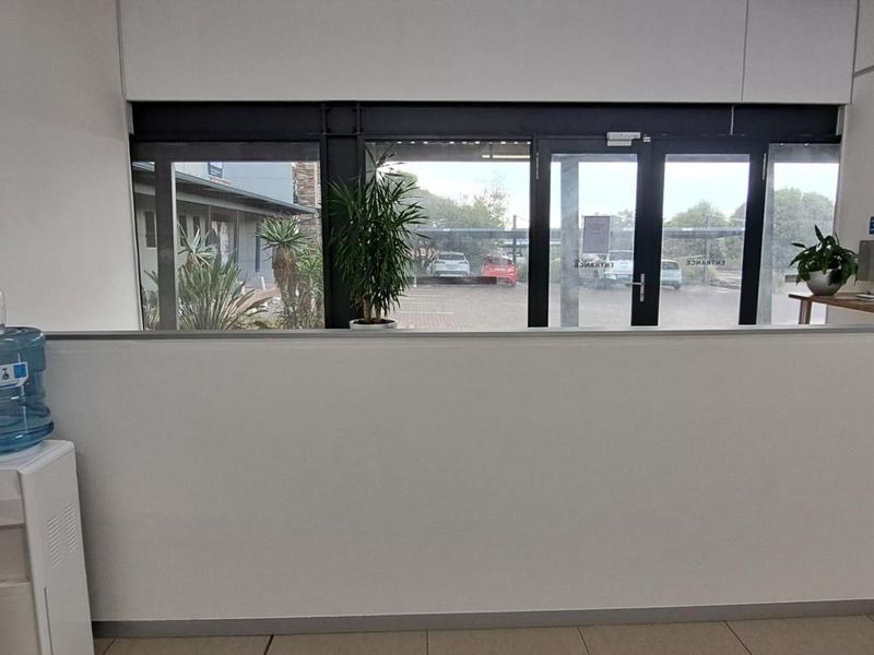 Commercial Office To Let - Photo 10