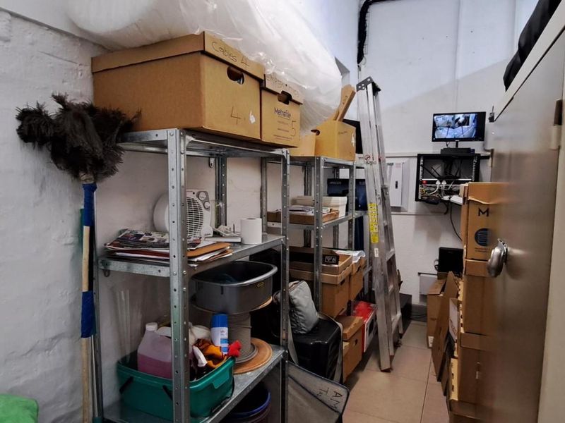 Commercial Office To Let - Photo 9