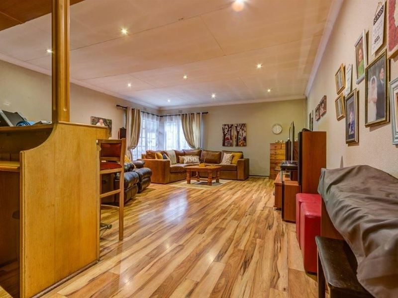 House For Sale in Van Riebeeck Park, Kempton Park - Photo 9
