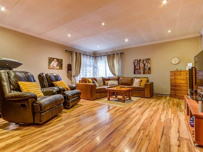 House For Sale in Van Riebeeck Park, Kempton Park - Photo 7