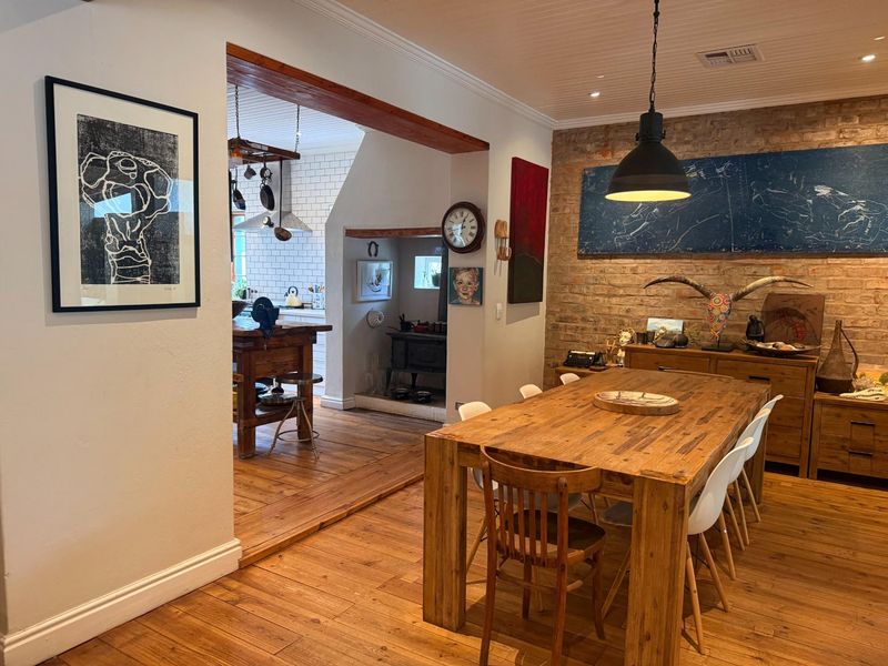 Victorian Elegance with modern upgrades - Photo 8