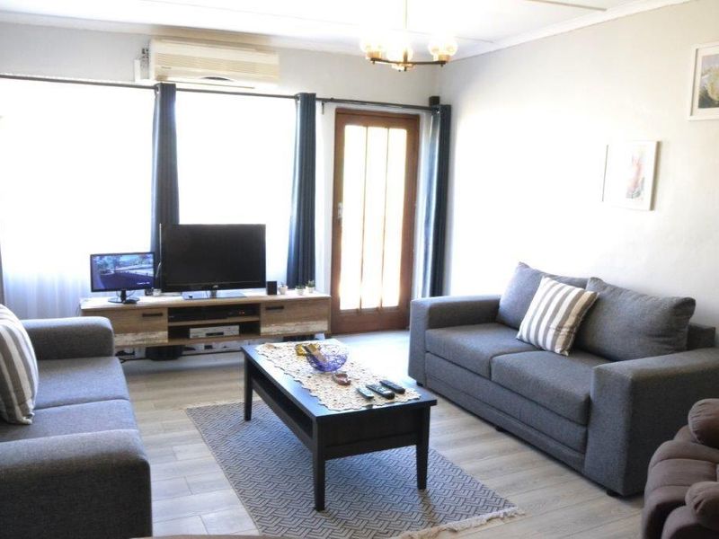 Modern Old Lady - 200 sqm house in Porterville on 957 sqm erf - Photo 7