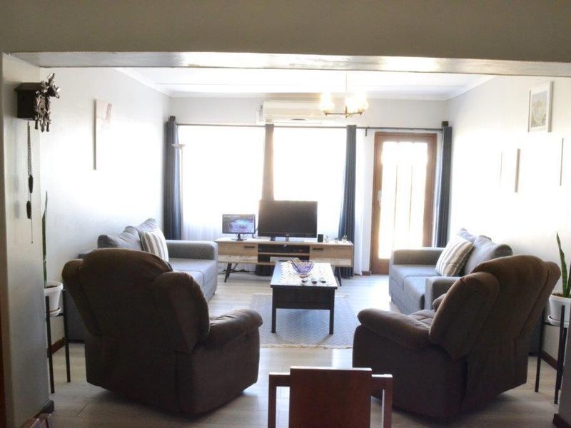Modern Old Lady - 200 sqm house in Porterville on 957 sqm erf - Photo 6