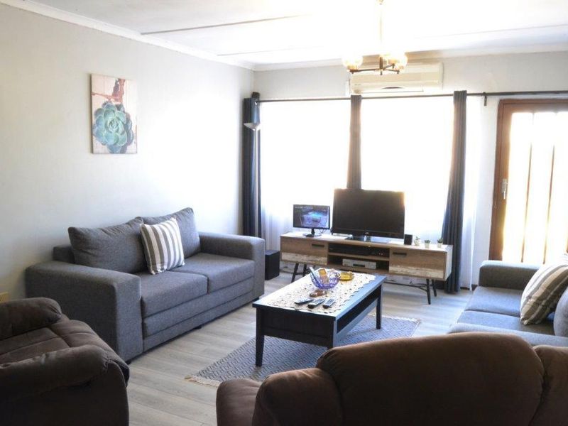 Modern Old Lady - 200 sqm house in Porterville on 957 sqm erf - Photo 8