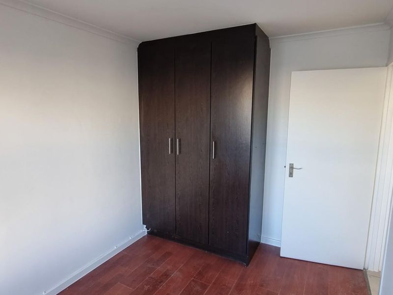 Light bright 2 bed ground floor apartment - Melkbos.  Avail 1 July - Photo 8